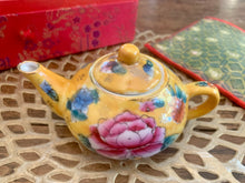 Load image into Gallery viewer, Vintage Miniature Chinese Sake / Tea Set