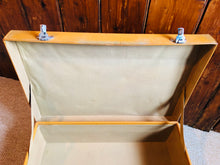 Load image into Gallery viewer, Gentleman’s Suitcase with Grooming Set