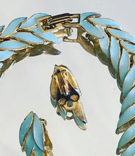 Load image into Gallery viewer, Vintage Trifari Style 1950’s Jewellery Set
