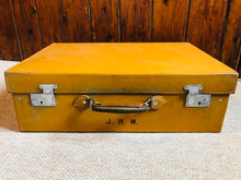 Load image into Gallery viewer, Gentleman’s Suitcase with Grooming Set