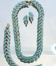 Load image into Gallery viewer, Vintage Trifari Style 1950’s Jewellery Set