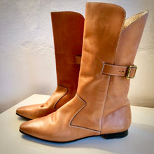 Load image into Gallery viewer, Manolo Blahnik Leather Flat Boots - EU 39