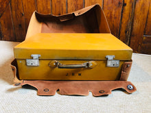 Load image into Gallery viewer, Gentleman’s Suitcase with Grooming Set