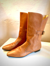 Load image into Gallery viewer, Manolo Blahnik Leather Flat Boots - EU 39