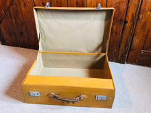 Load image into Gallery viewer, Gentleman’s Suitcase with Grooming Set