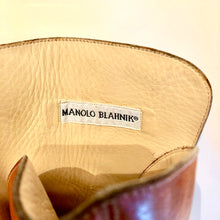 Load image into Gallery viewer, Manolo Blahnik Leather Flat Boots - EU 39