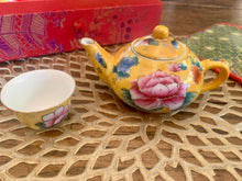 Load image into Gallery viewer, Vintage Miniature Chinese Sake / Tea Set