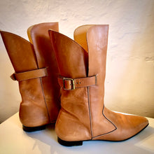 Load image into Gallery viewer, Manolo Blahnik Leather Flat Boots - EU 39