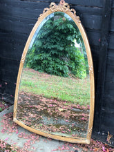 Load image into Gallery viewer, Beautiful Heavy Vintage Mirror