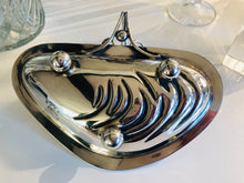 Load image into Gallery viewer, Antique Art Nouveau Silver Plate The Goldsmiths & Co Muscle Shell Shaped Dish / Server